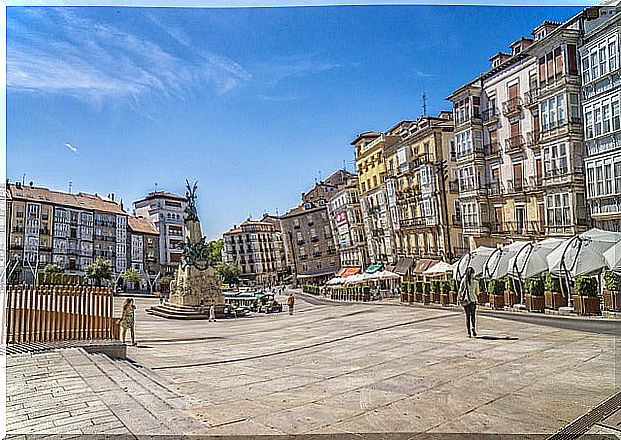 Plaza de la Virgen Blanca, a place to see in Vitoria