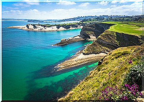 A walk along the Cantabrian coast: landscapes and architecture