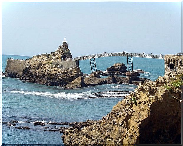 Rocher de la Vierge, one of the things to see in Biarritz