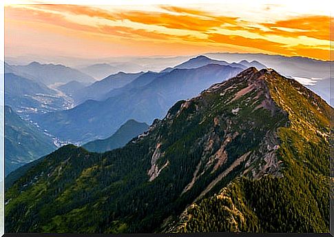 Yu Shan Rocky Mountains