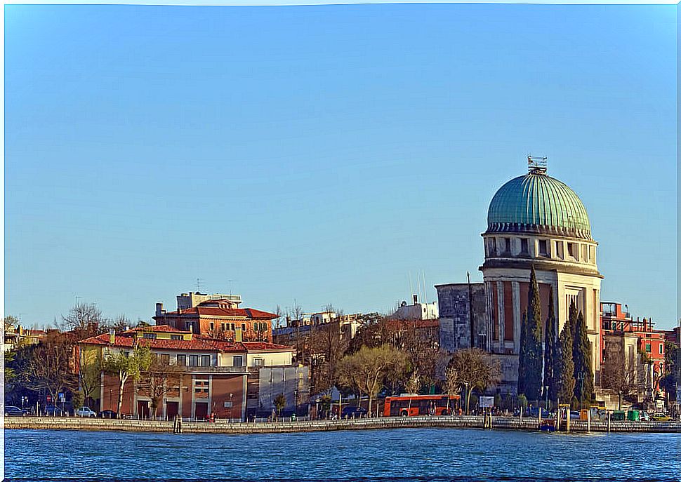 A walk through the Venetian lagoon