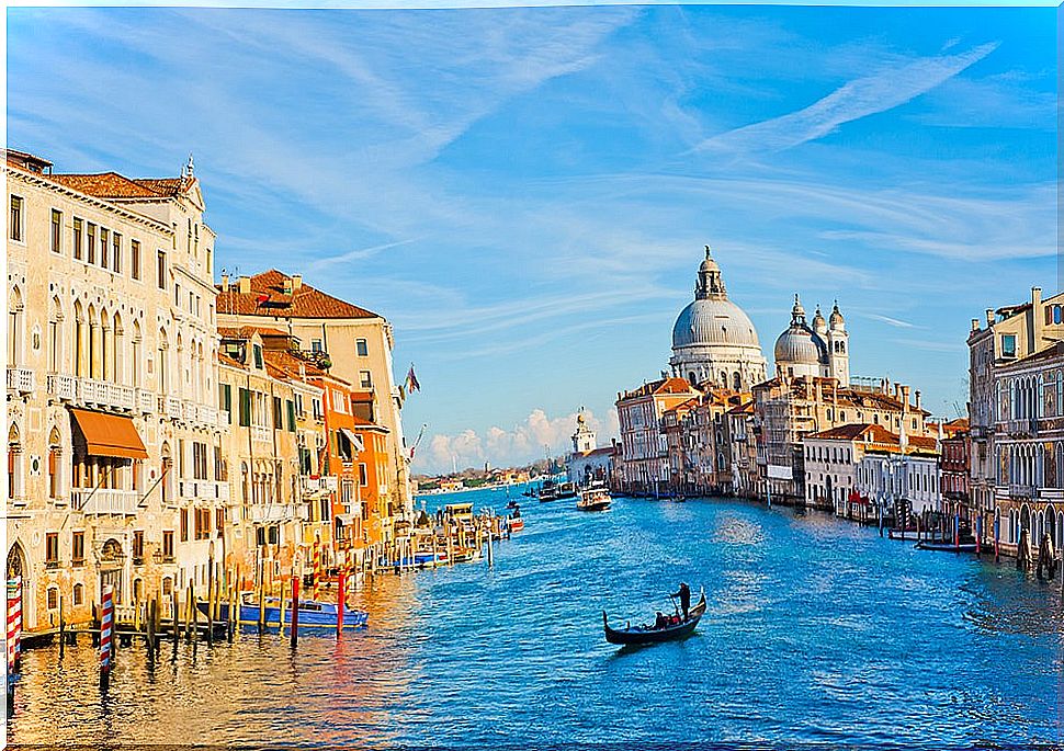 Prepare a two-day getaway to Venice