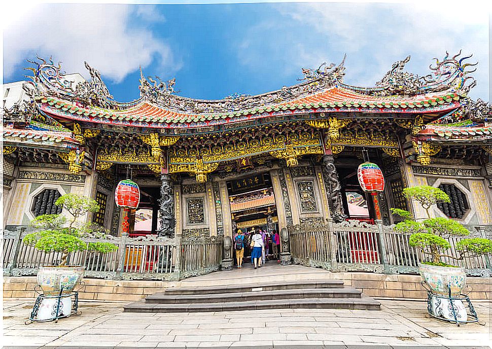 Entrance to Longshan Temple