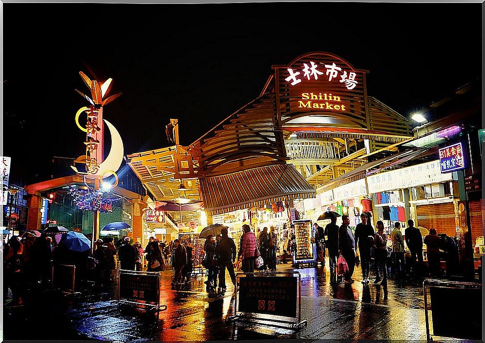 Entrance to the Taipei Shilin Market in Taiwan