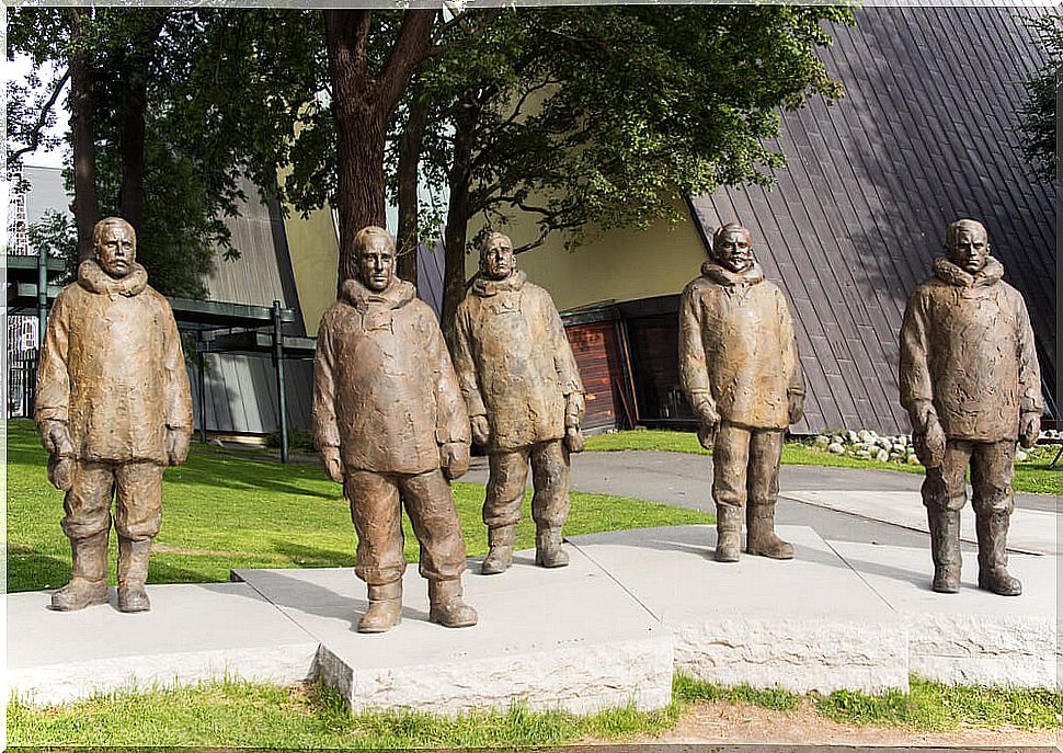 Monument to Roald Amundsen and the crew that accompanied him to the South Pole.