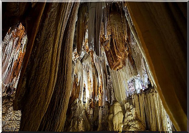 Eagle Caves in Arenas de San Pedro