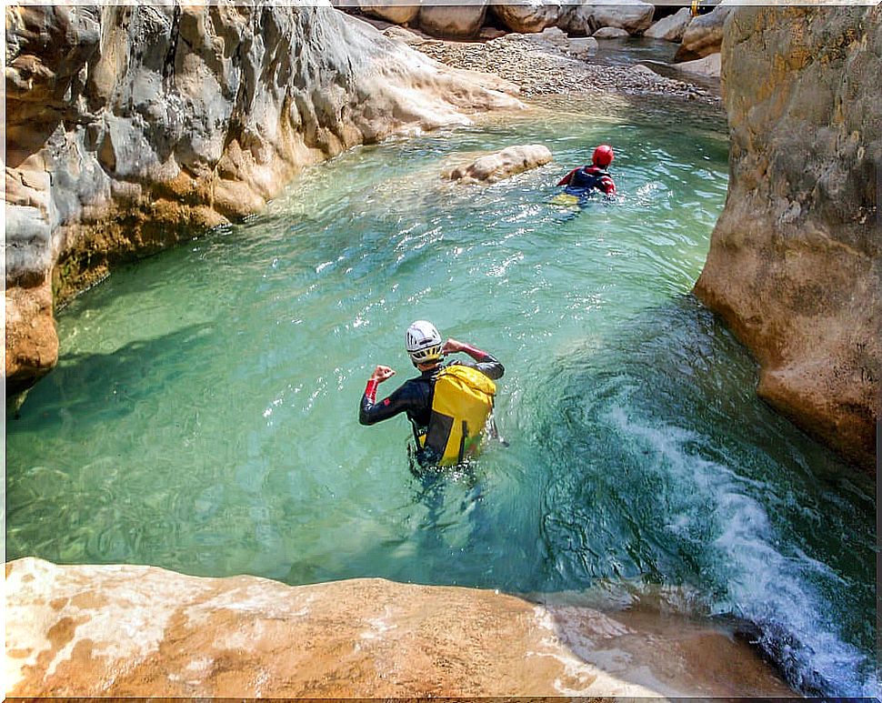 People doing canyoning in the Sierra de Guara