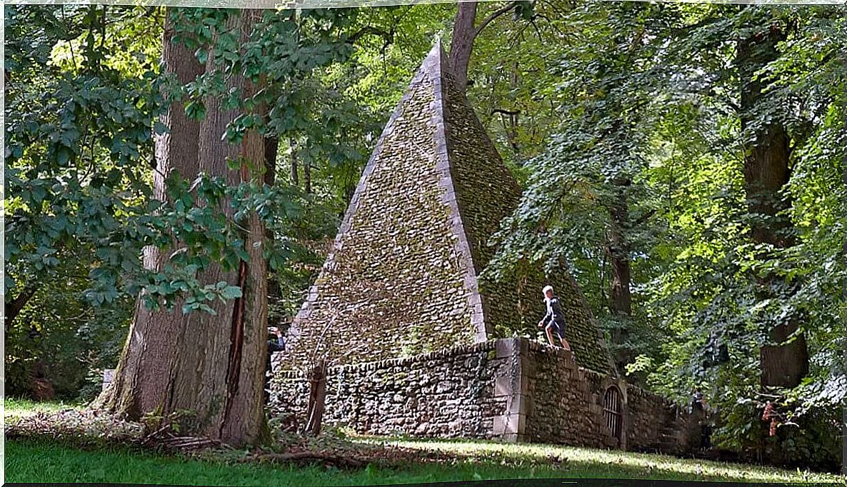 Pyramid located in the gardens of the Désert de Retz.