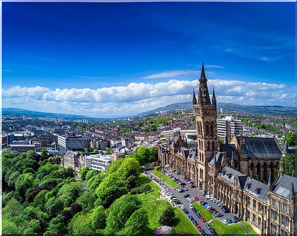 Glasgow: the largest city in Scotland