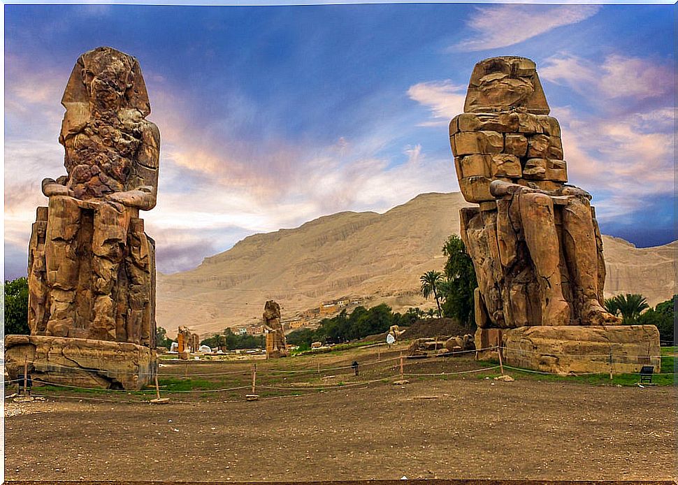 History and curiosities of the Colossi of Memnon