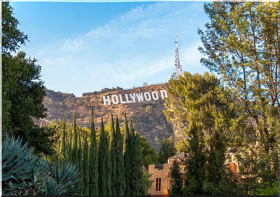 How to get to the famous Hollywood sign?