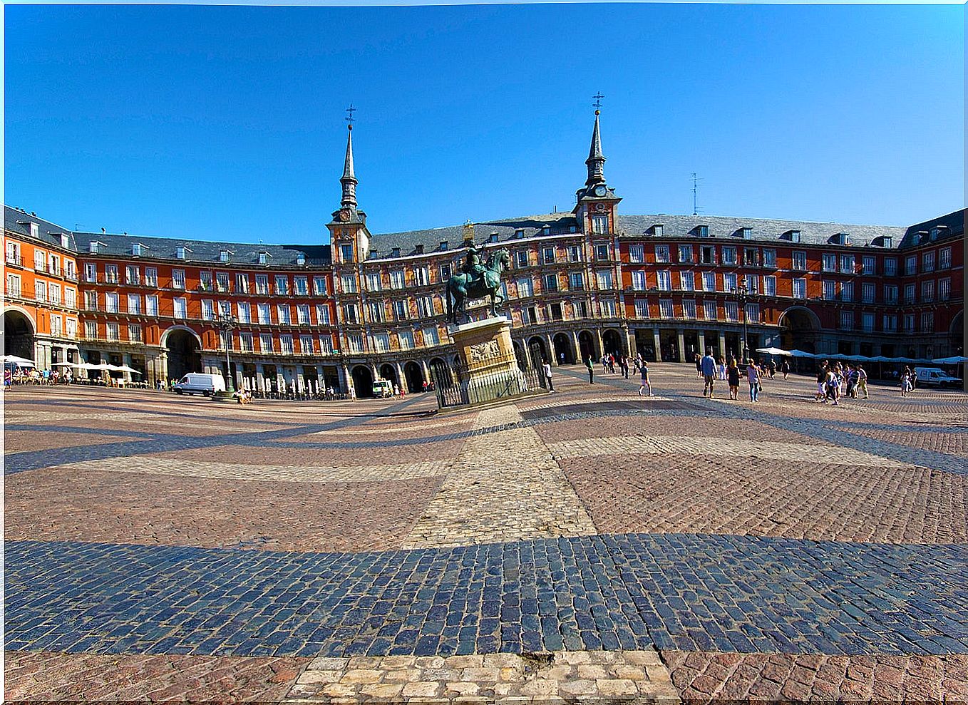 Learn about the history of the Plaza Mayor in Madrid