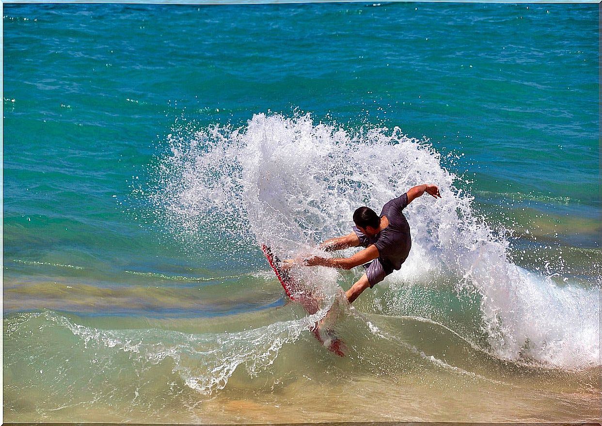 Places to learn surfing: we take you to the best