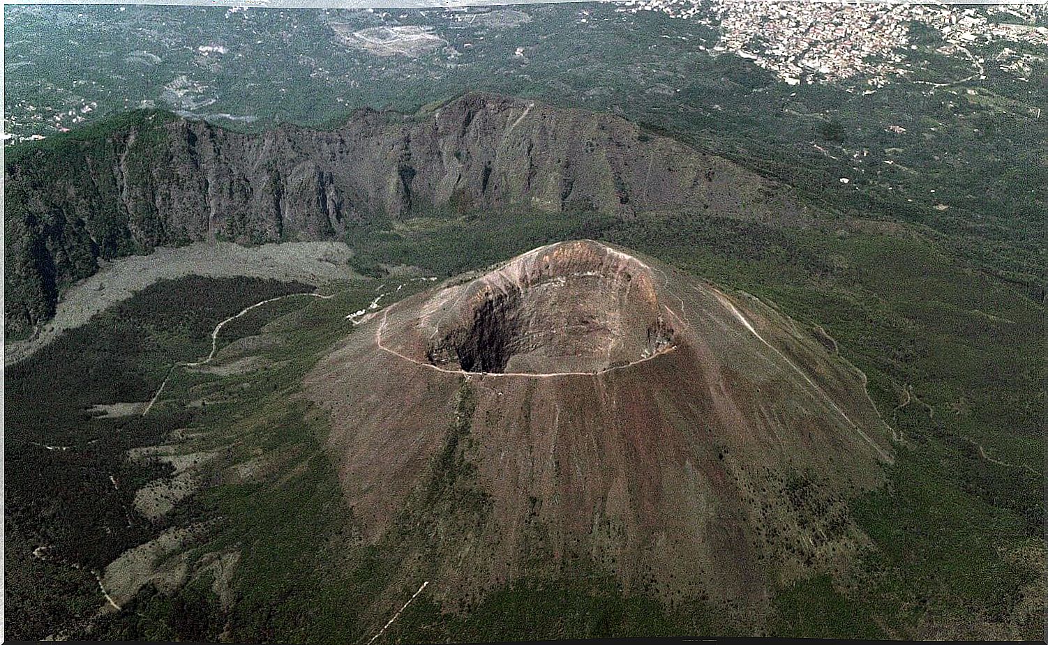 The volcano Vesuvius buried Pompeii in 79.