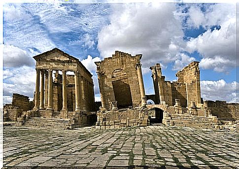 Route through the archaeological remains of Tunisia