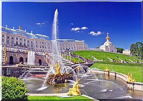 Saint Petersburg and its palaces