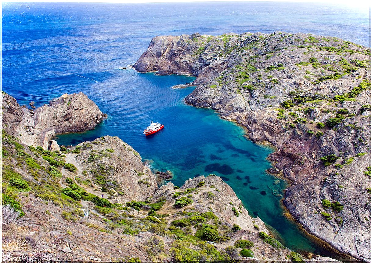 The Cabo de Creus Natural Park allows you to appreciate very beautiful landscapes.