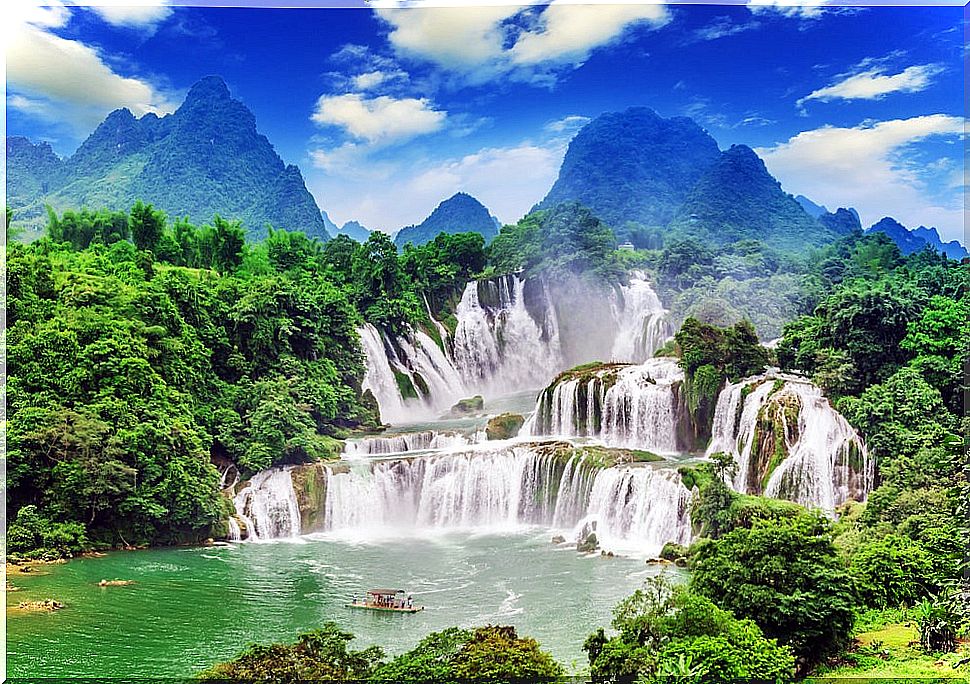 The 8 most impressive waterfalls in Asia