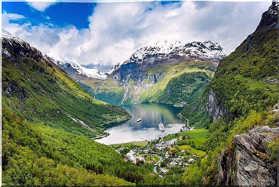 Route for your trip through the fjords of Norway