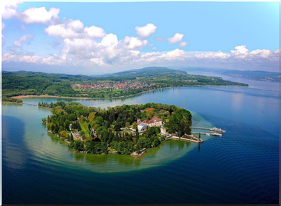 10 islands in the middle of lakes that you would like to know