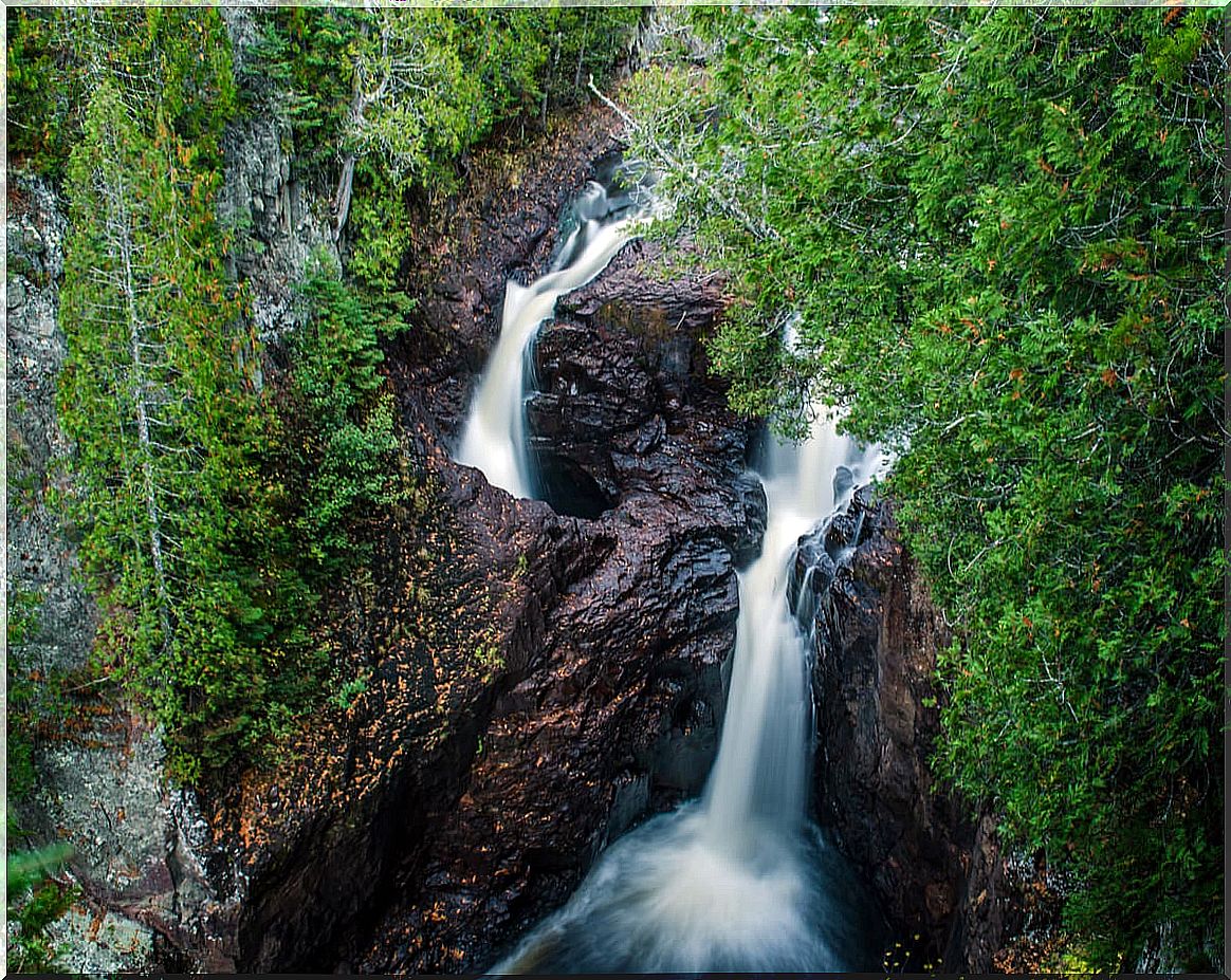 Devil's Kettle Falls Hole Mystery.