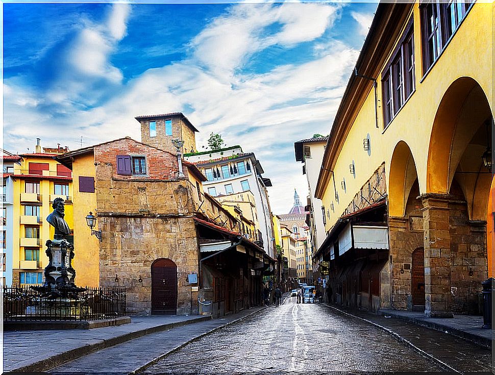 The two faces of Florence: that of luxury and that of the backpack