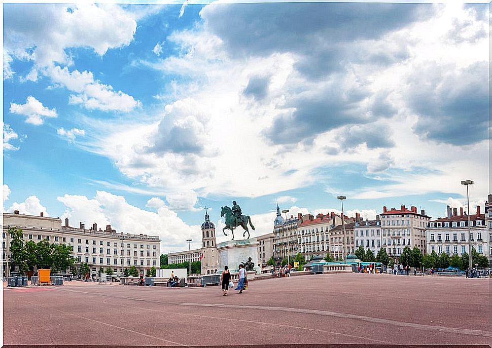 Bellecour Square, one of the places to visit in Lyon